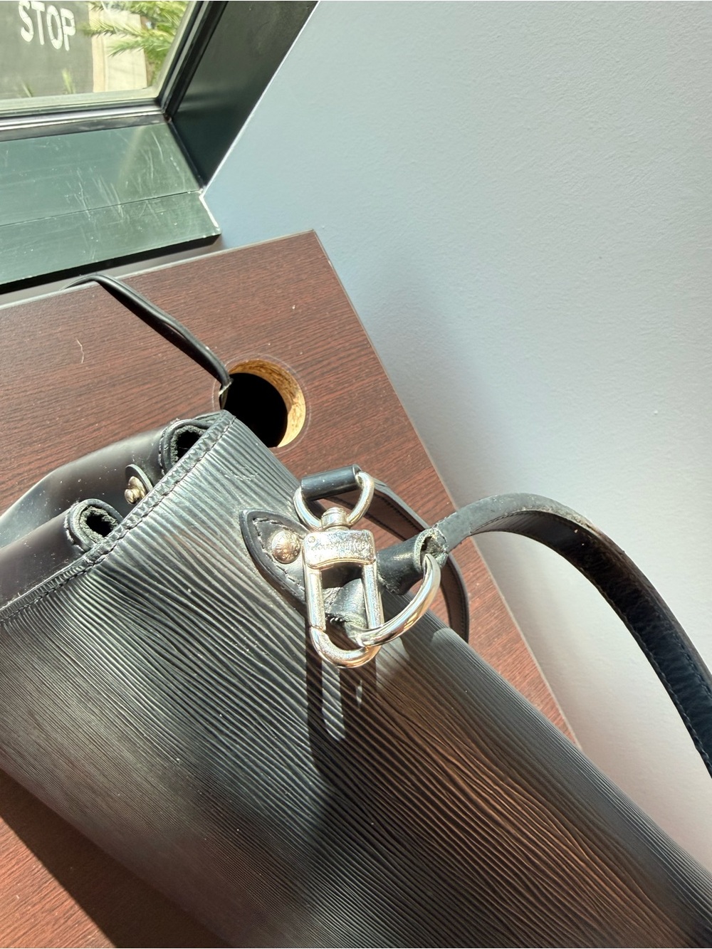Louis Vuitton Epi Cluny MM Black - Picture 8 of 16